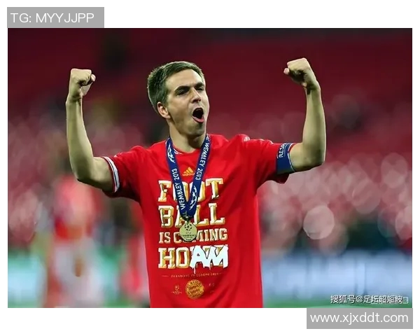 水杯足球明星究竟是谁他在球场上的表现如何引发热议